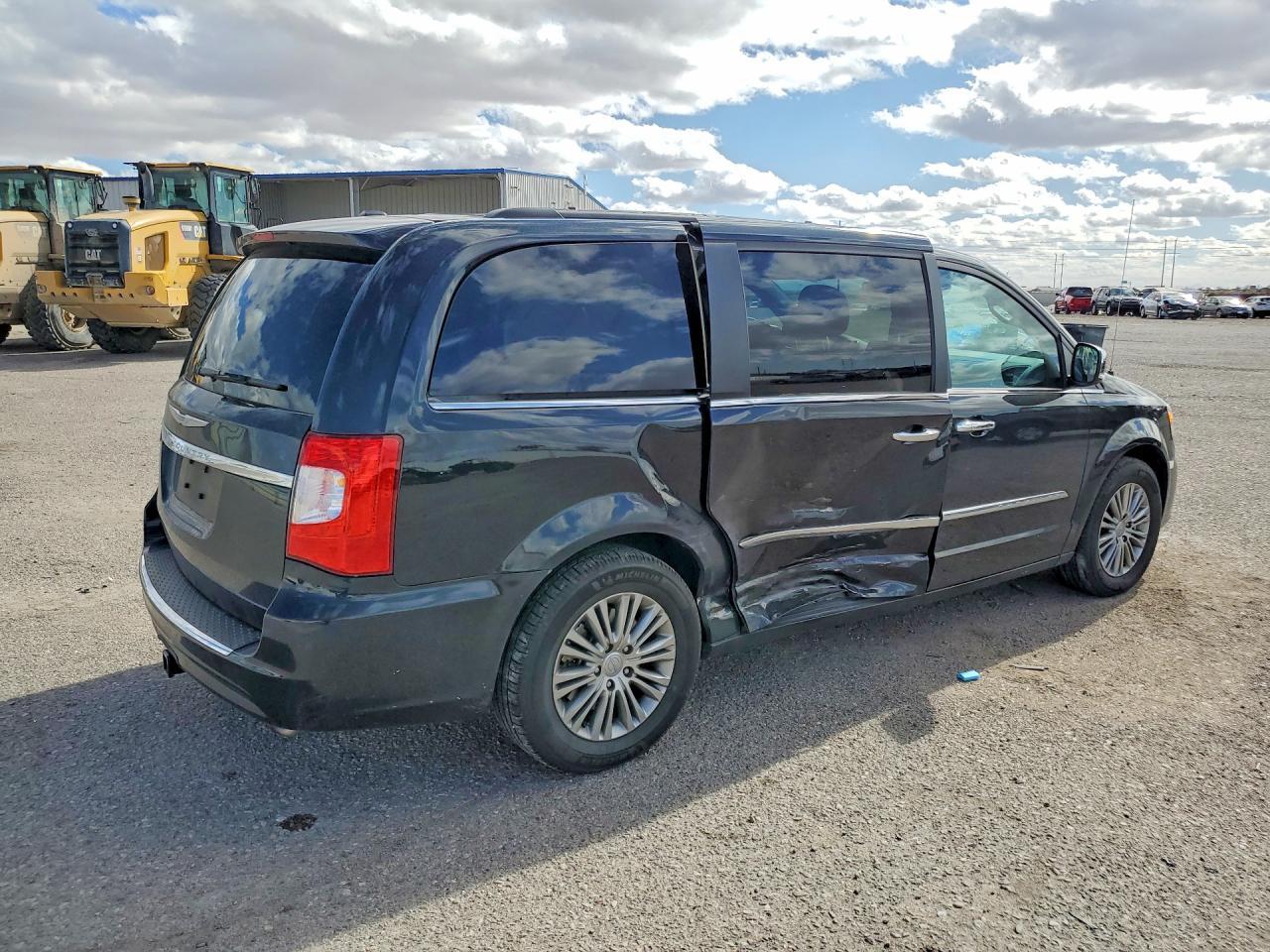 2014 Chrysler Town & Country Touring L - Image 3