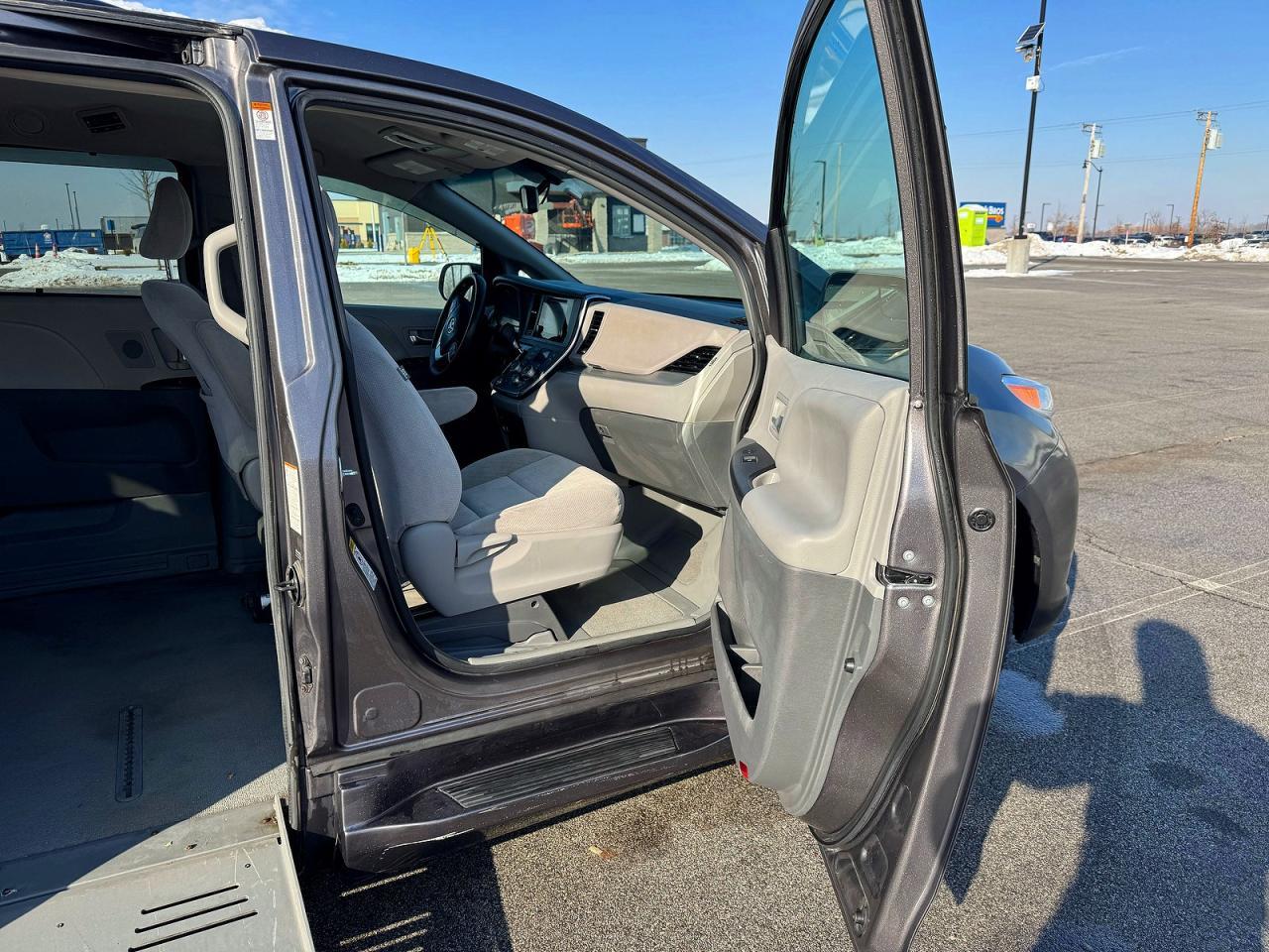 2016 Toyota Sienna Le - Фото 5