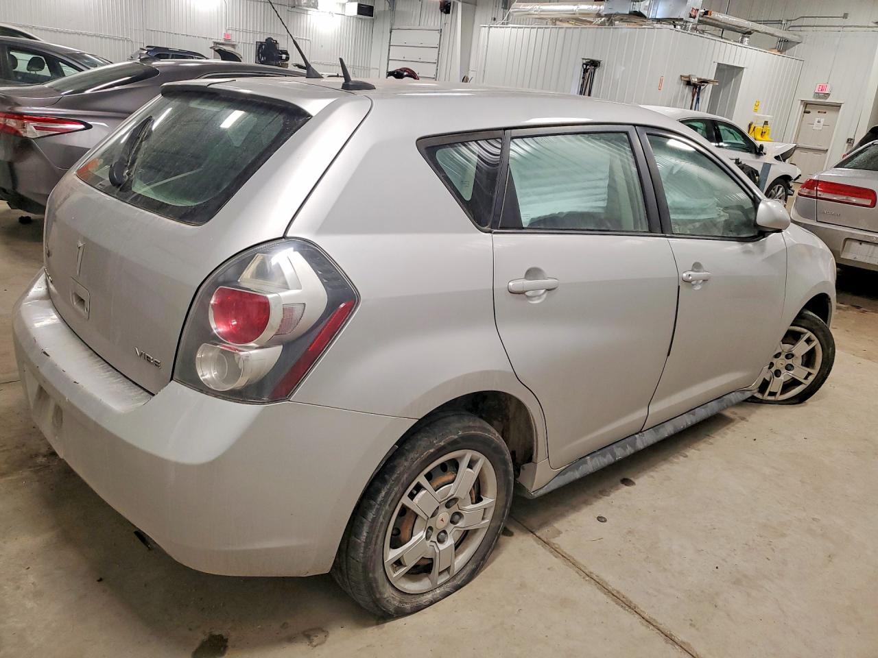 2010 Pontiac Vibe - Фото 3