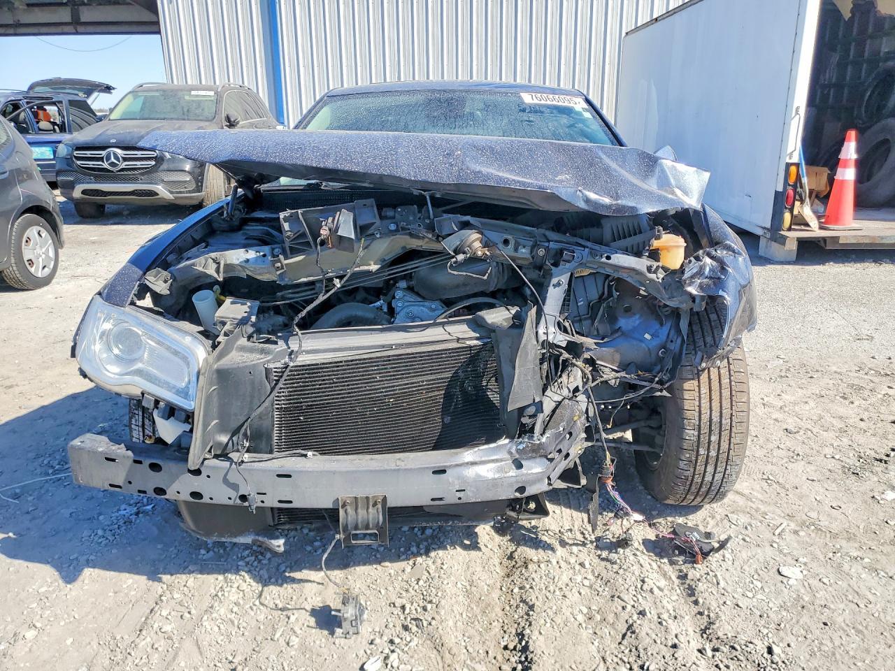 2017 Chrysler 300C - Фото 5