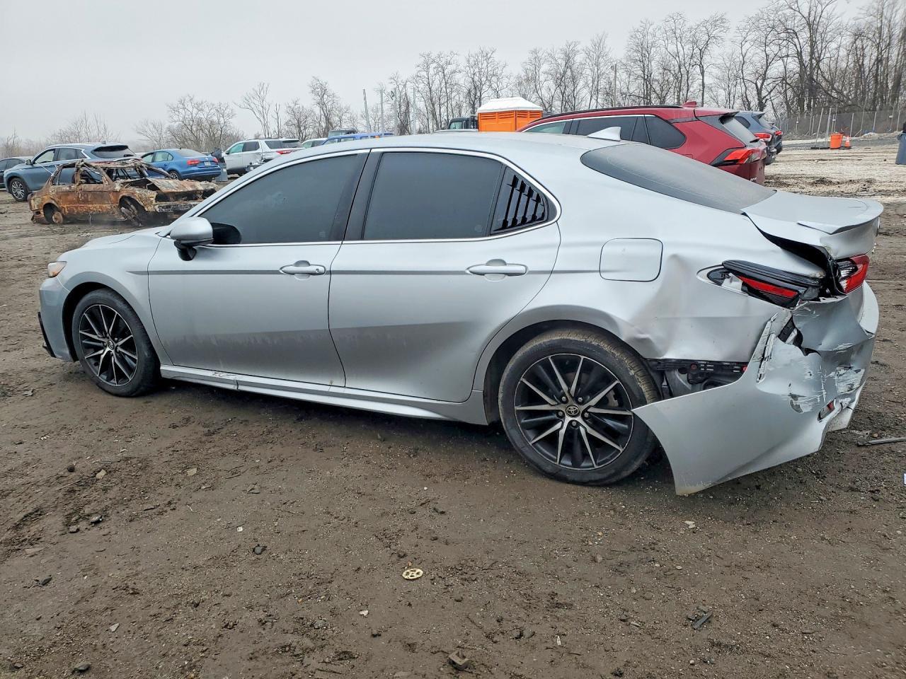 2021 Toyota Camry Se - Фото 2