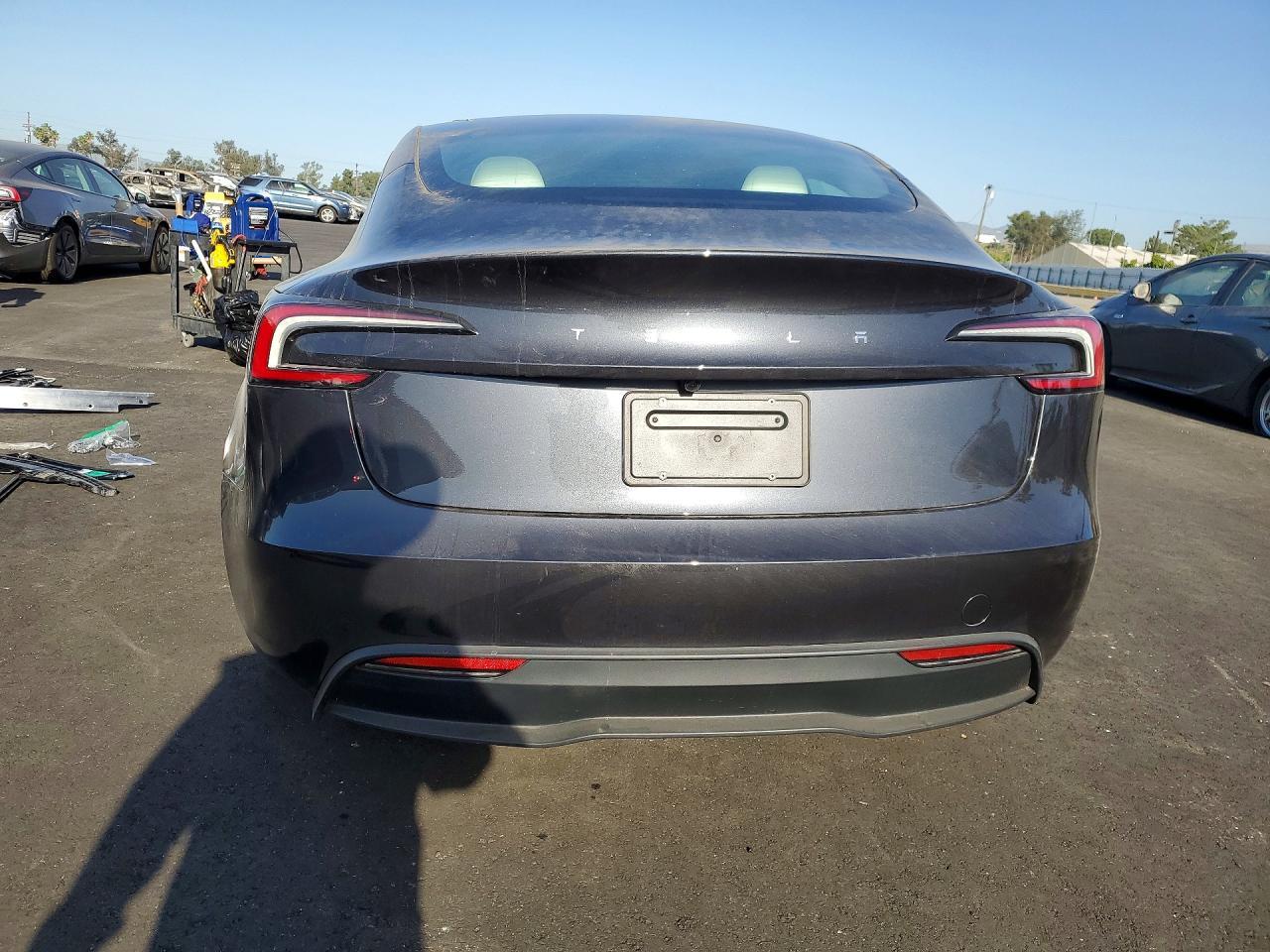 2025 Tesla Model 3 - Фото 6