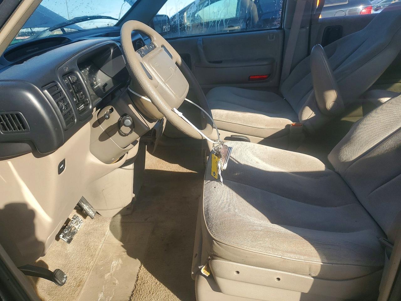 1995 Plymouth Voyager Se - Фото 7
