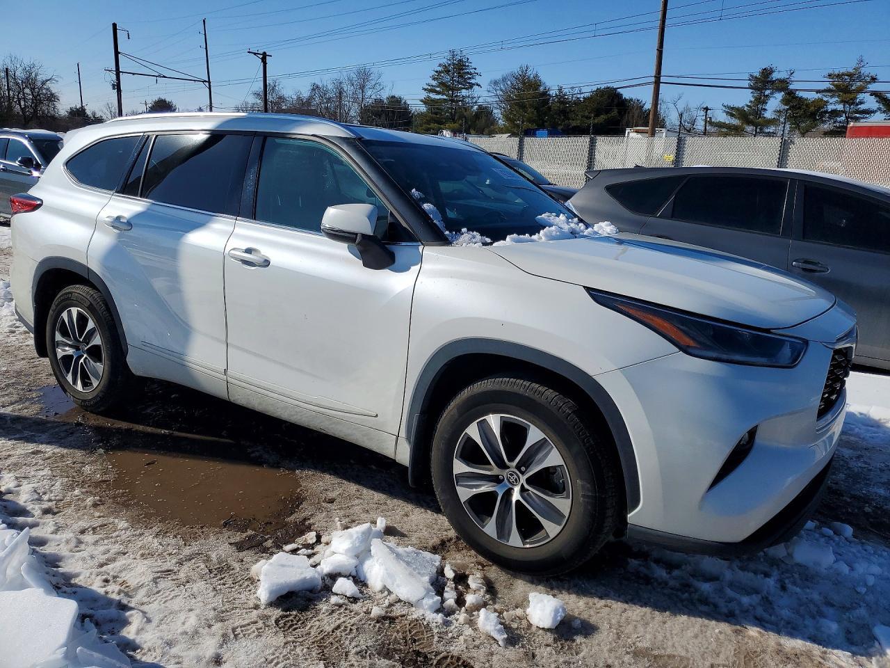 2021 Toyota Highlander Xle - Image 4