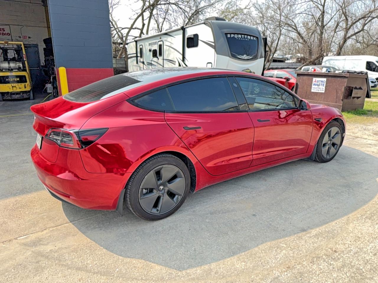 2023 Tesla Model 3 - Фото 4