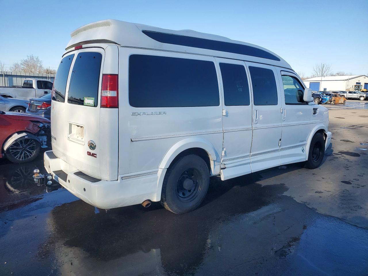 2017 GMC Savana - Фото 3