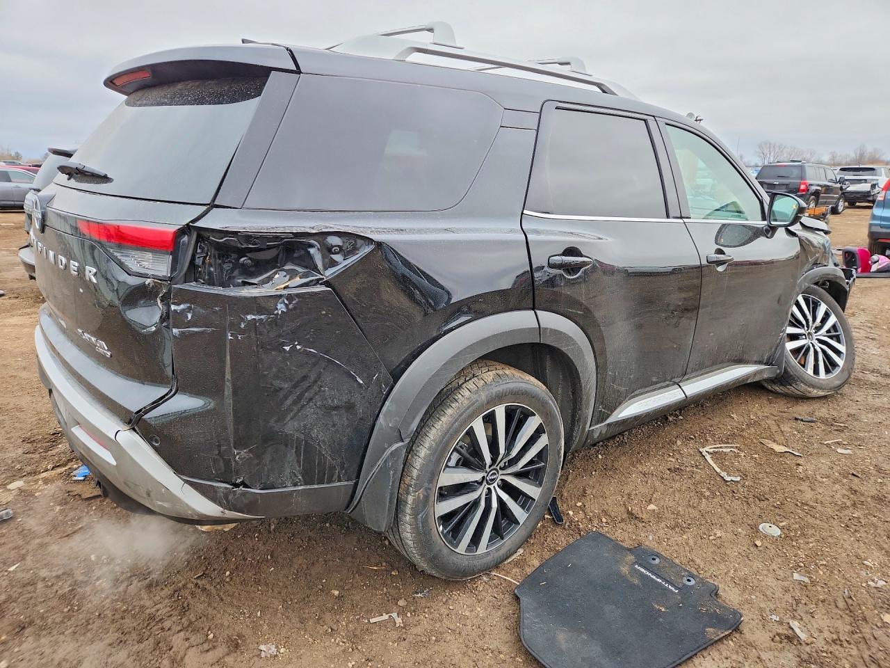 2025 Nissan Pathfinder Platinum - Фото 3