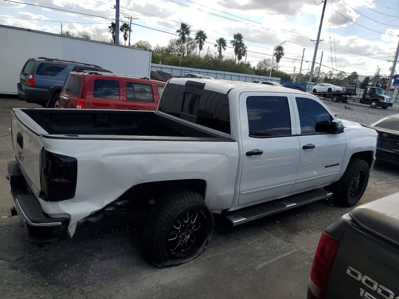 2017 Chevrolet Silverado C1500 Lt - Image 3