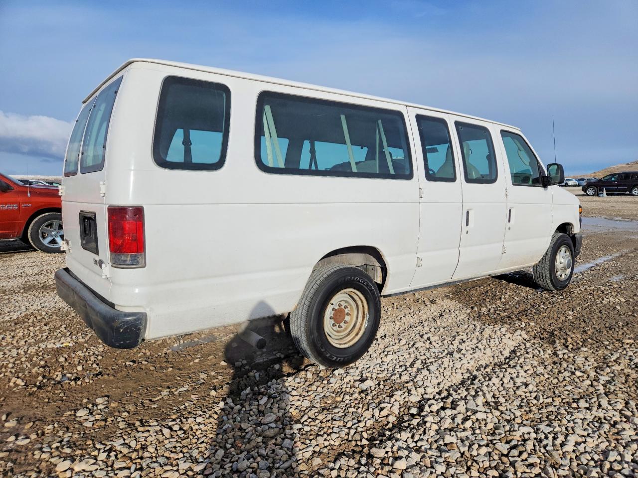 2009 Ford Econoline E350 Super Duty Wagon - Image 3