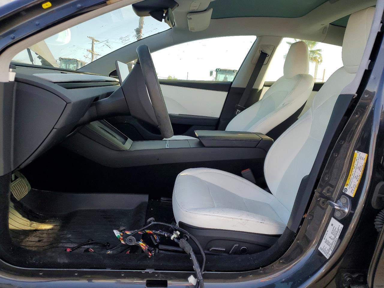 2025 Tesla Model 3 - Фото 7