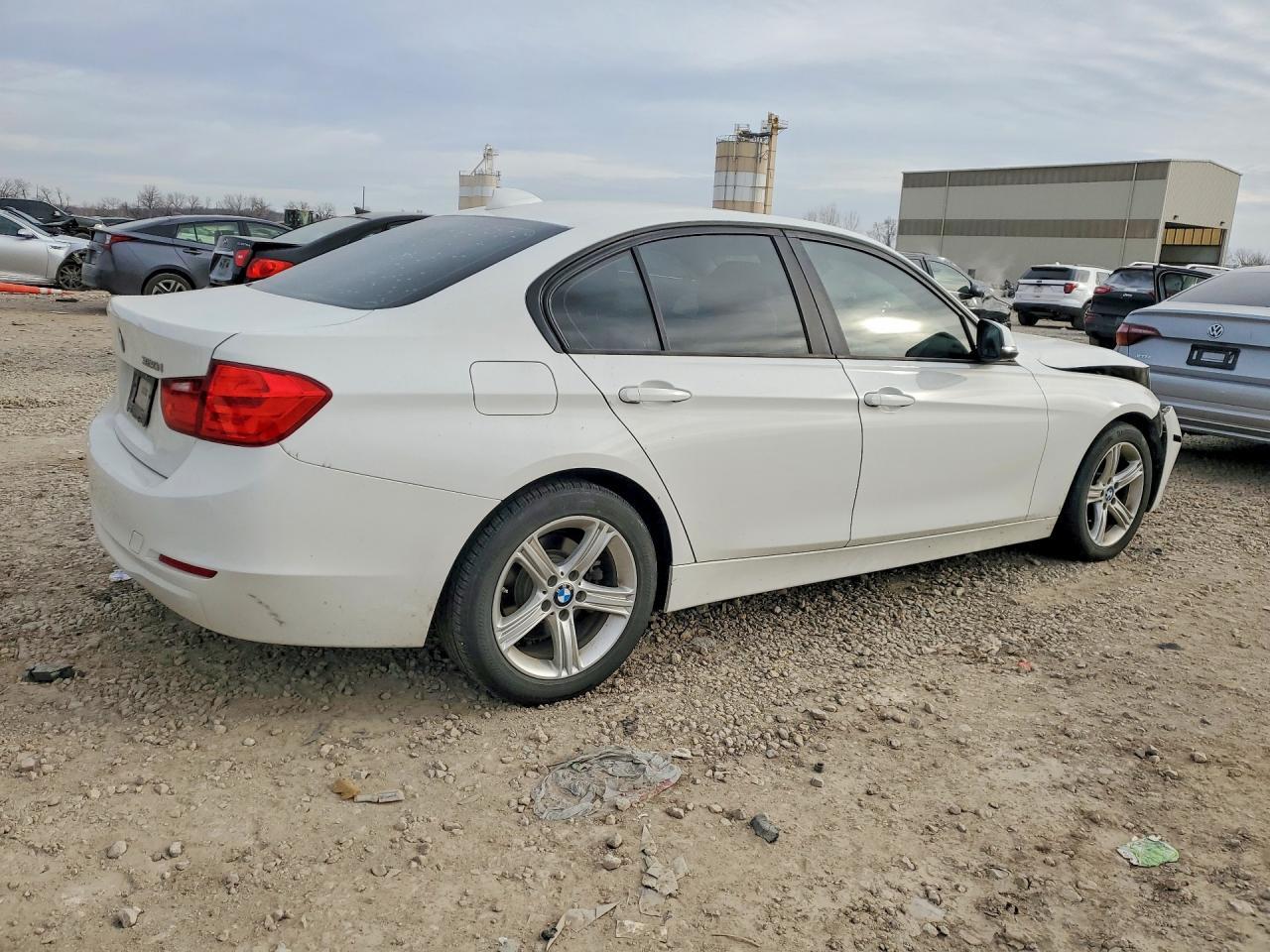 2015 BMW 320 I - Фото 3
