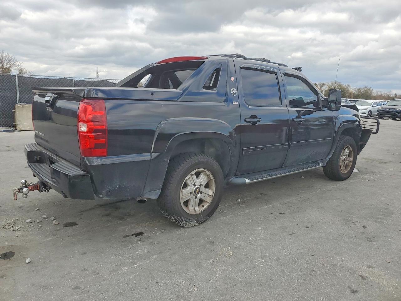 2013 Chevrolet Avalanche Lt - Фото 3