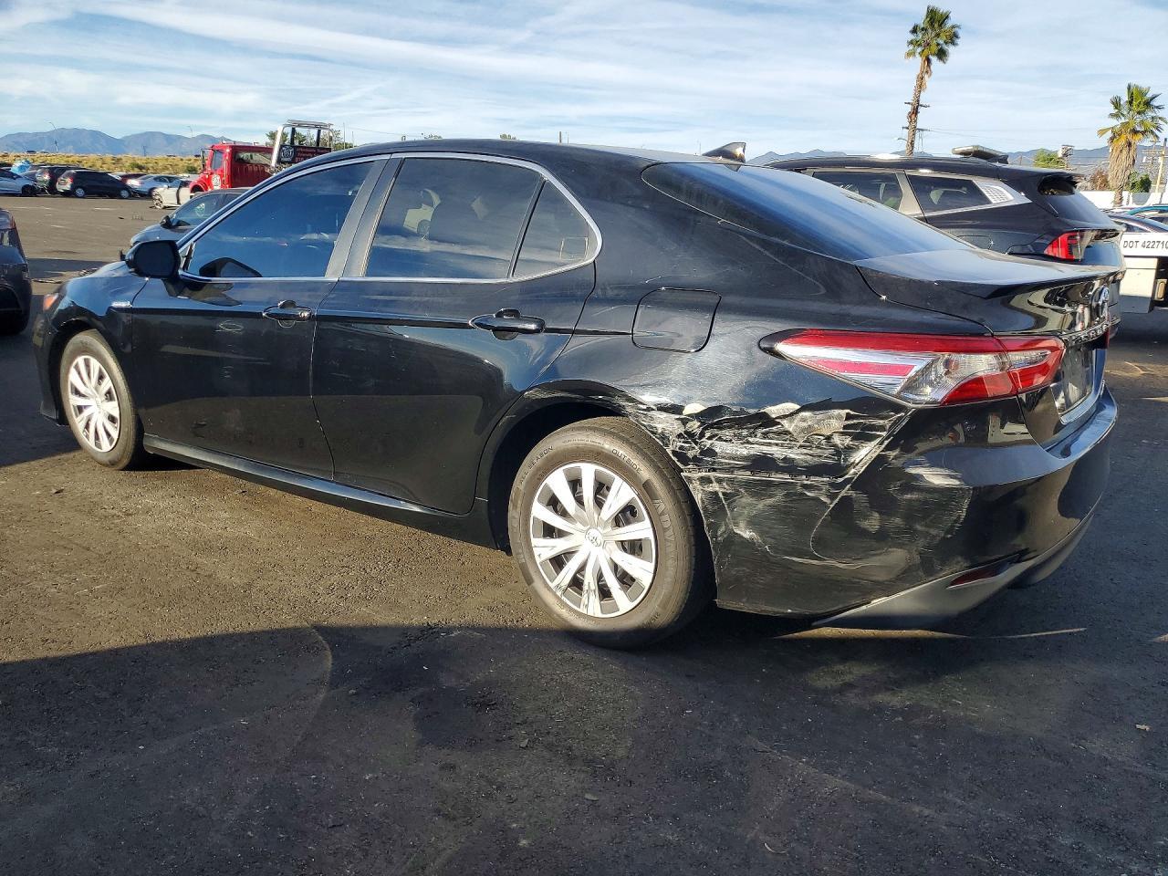 2019 Toyota Camry Hybrid Le - Фото 2