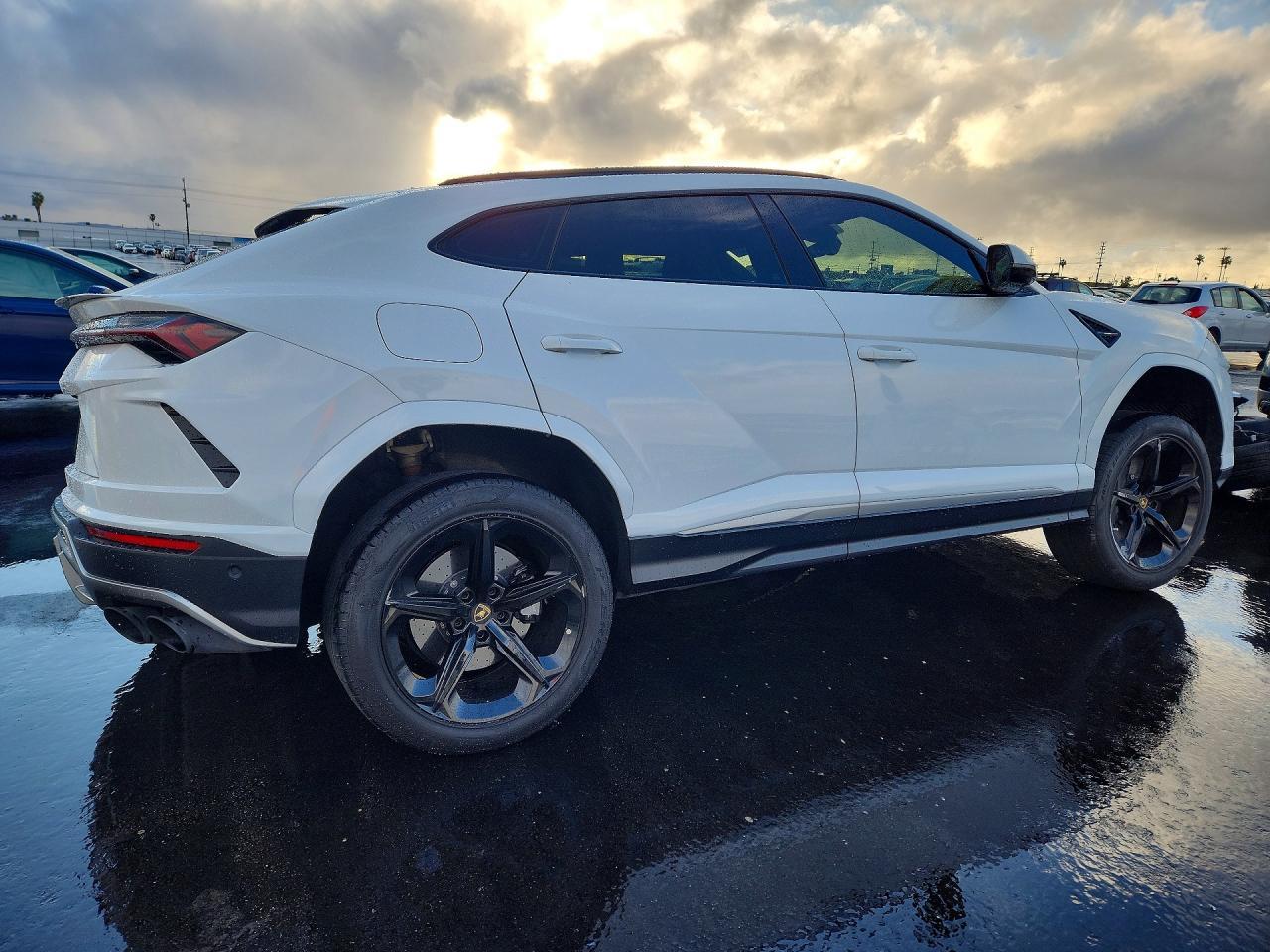 2021 Lamborghini Urus - Фото 3