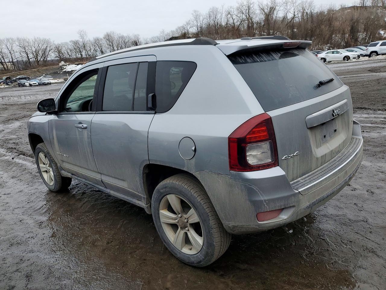 2015 Jeep Compass Latitude - Фото 2