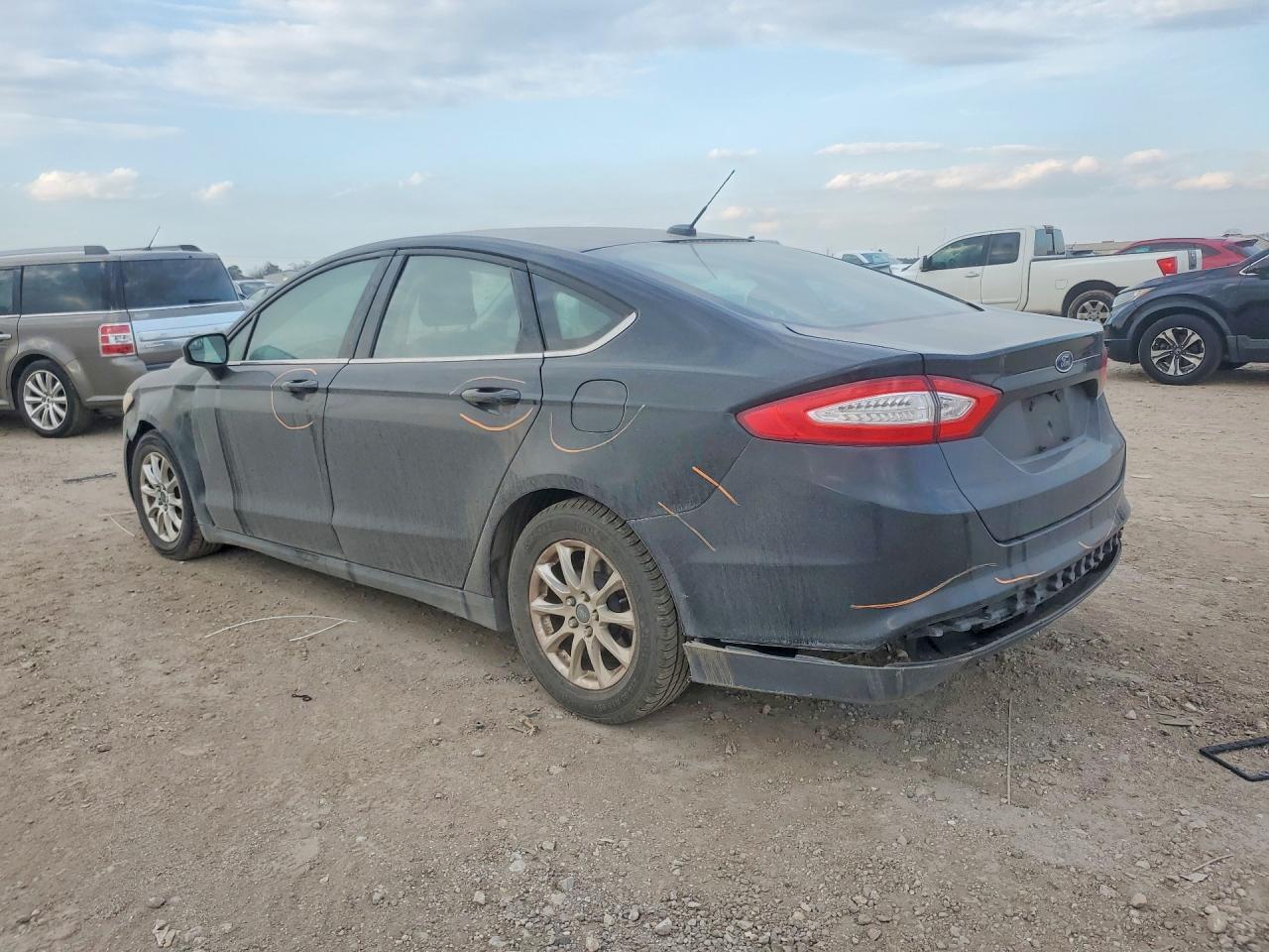 2015 Ford Fusion S - Фото 2