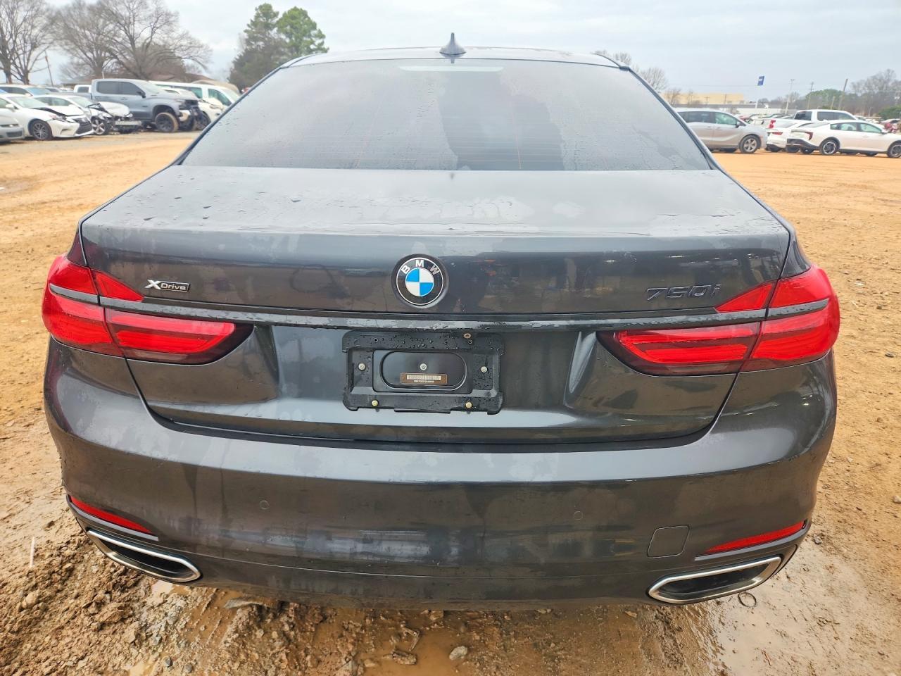 2016 BMW 750 Xi - Фото 6