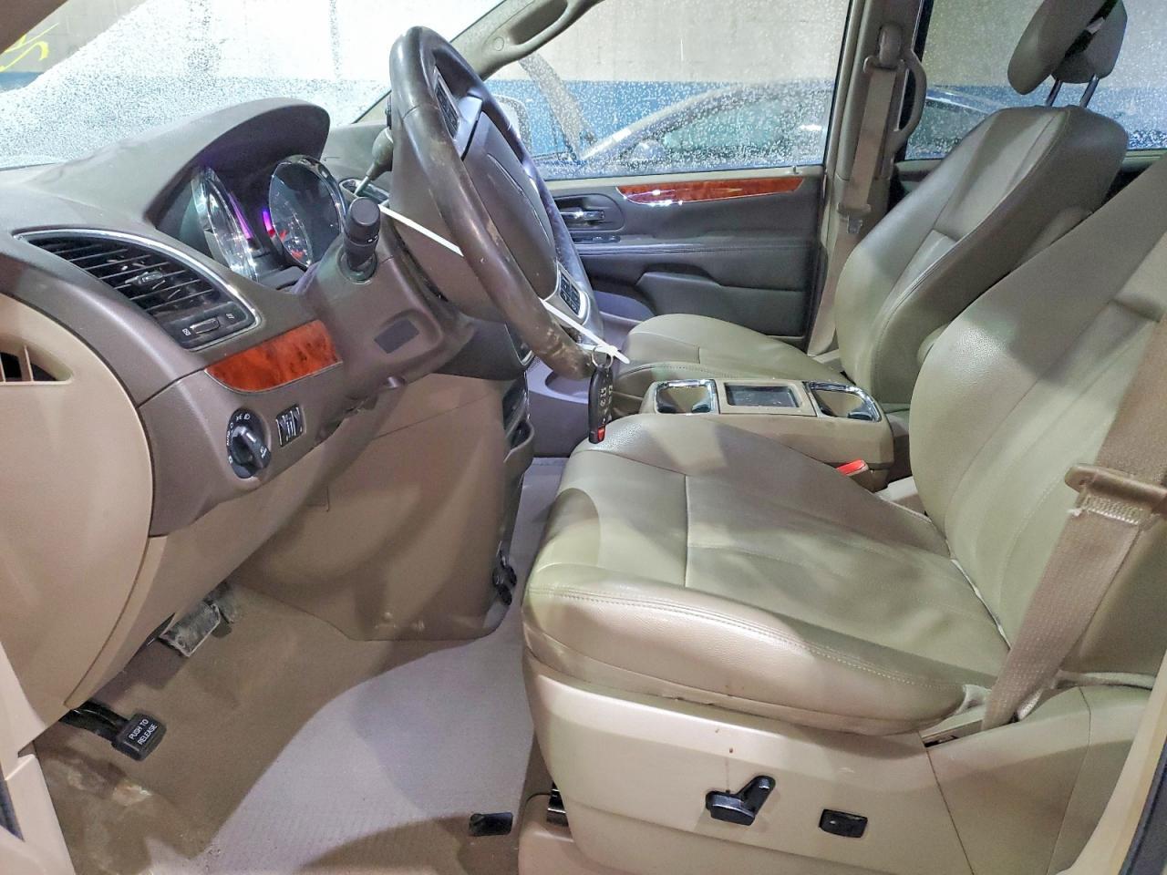 2014 Chrysler Town & Country Touring - Фото 7