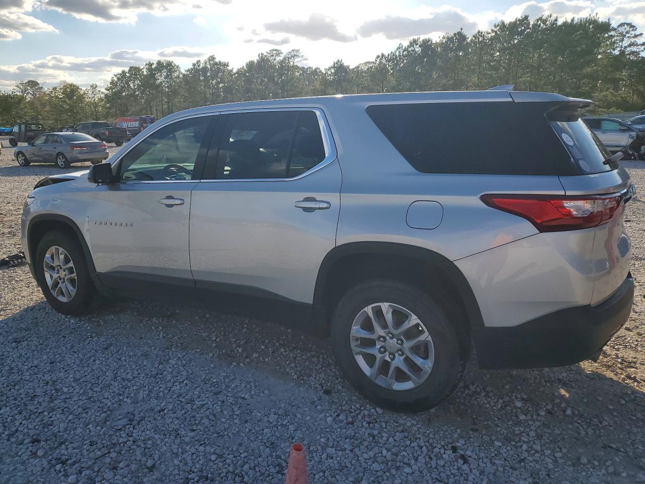 2020 Chevrolet Traverse Ls - Фото 2