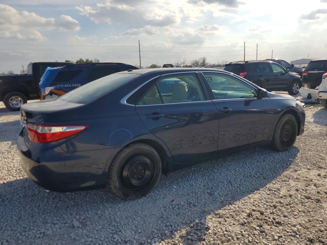 2016 Toyota Camry Le - Image 3