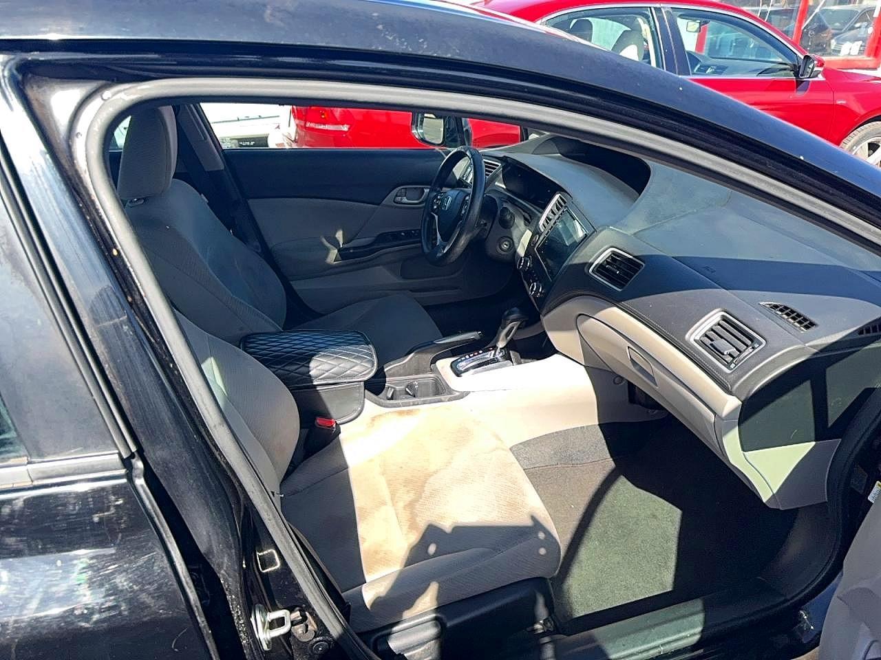 2013 Hond Civic Lx Black - Image 5