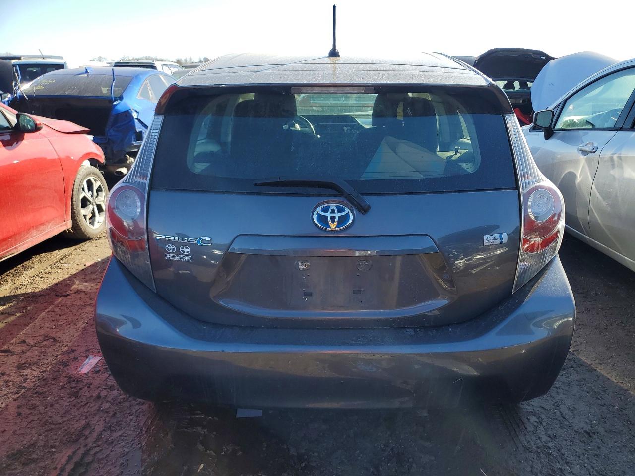 2013 Toyota Prius C - Фото 6