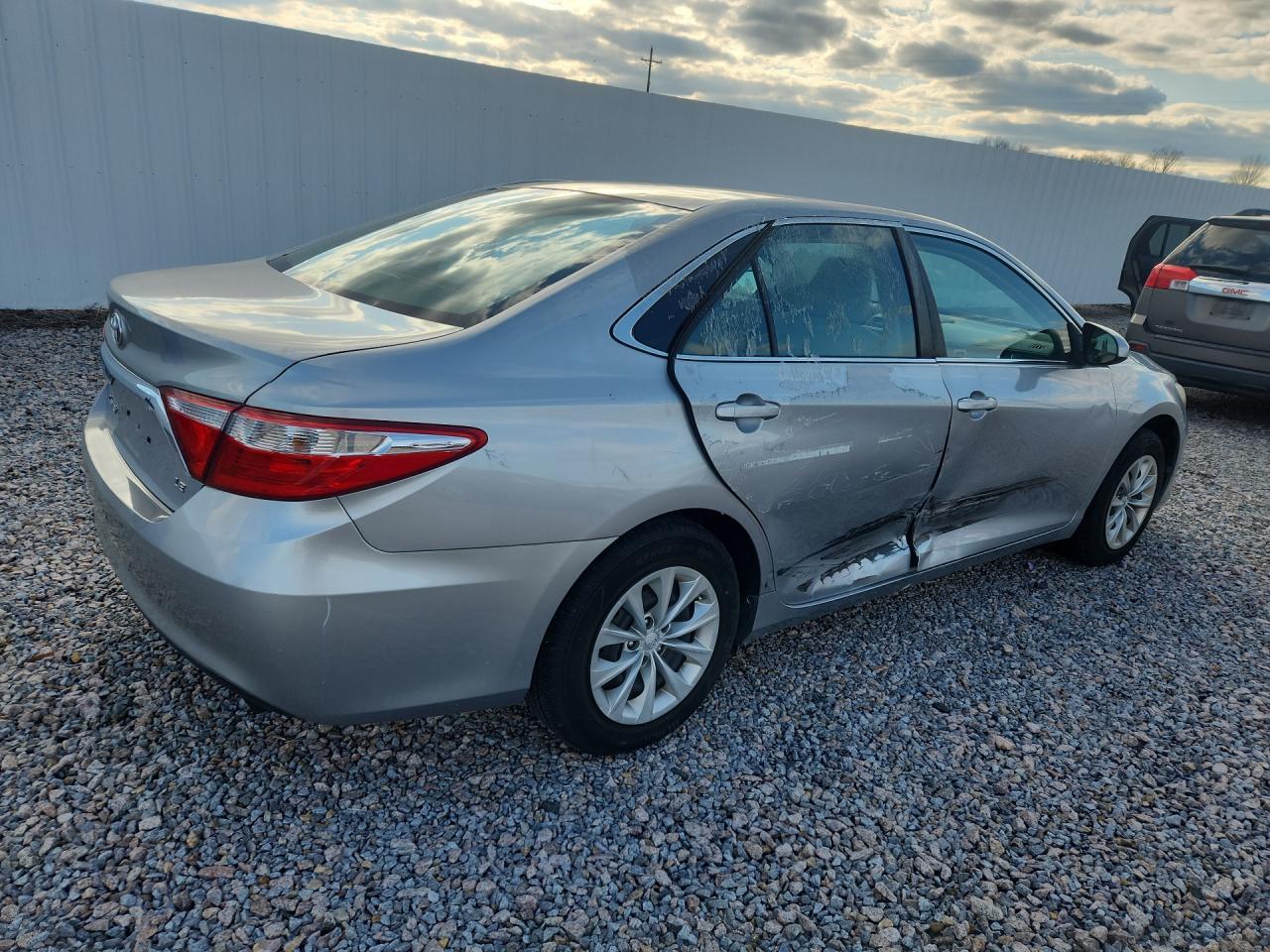 2015 Toyota Camry Le - Image 3