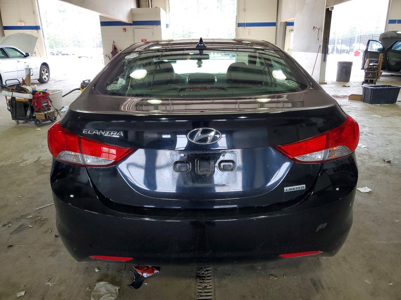 2013 Hyundai Elantra Limited - Image 6