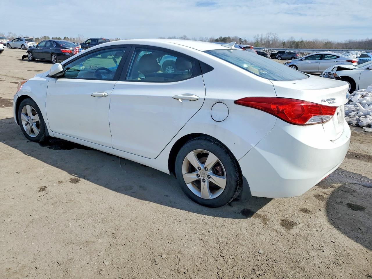 2014 Hyundai Elantra - Image 2