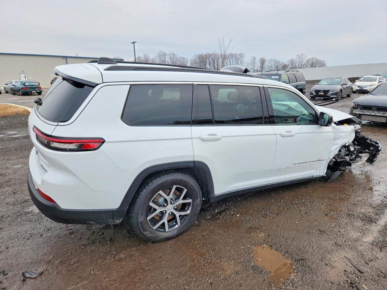 2024 Jeep Grand Cherokee - Image 3