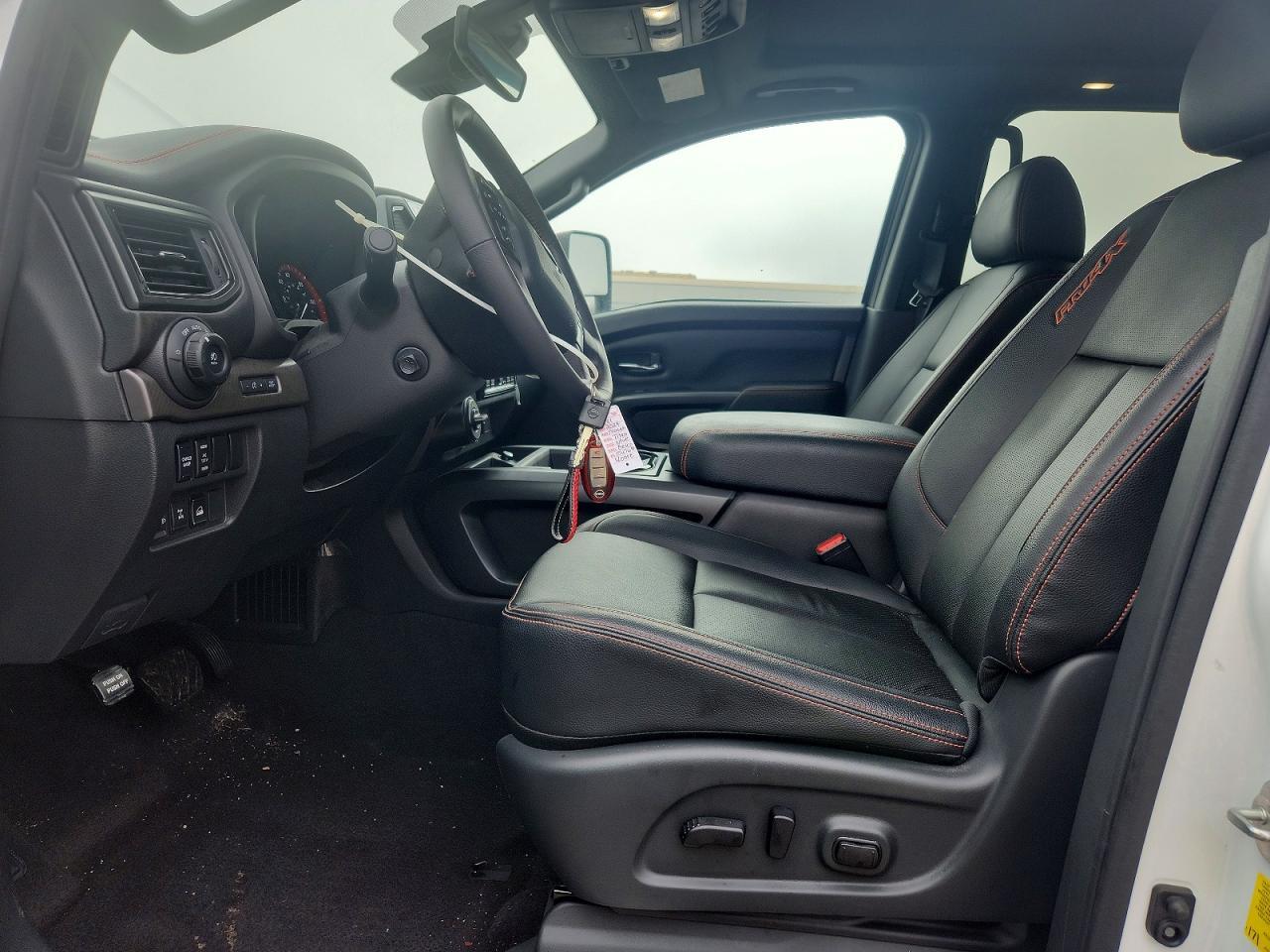 2024 Nissan Titan Pro-4X - Фото 7