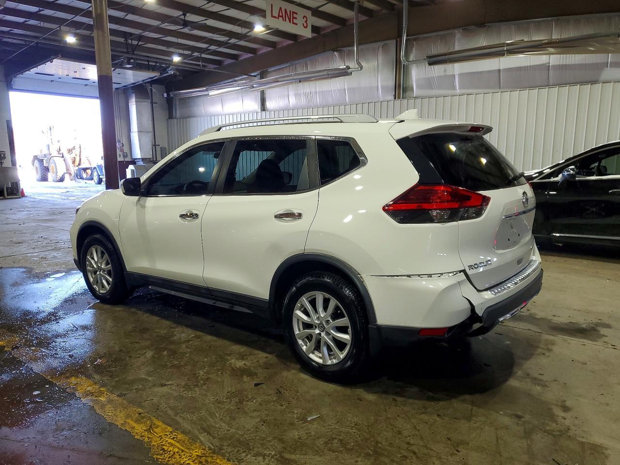 2017 Nissan Rogue Sv - Image 2