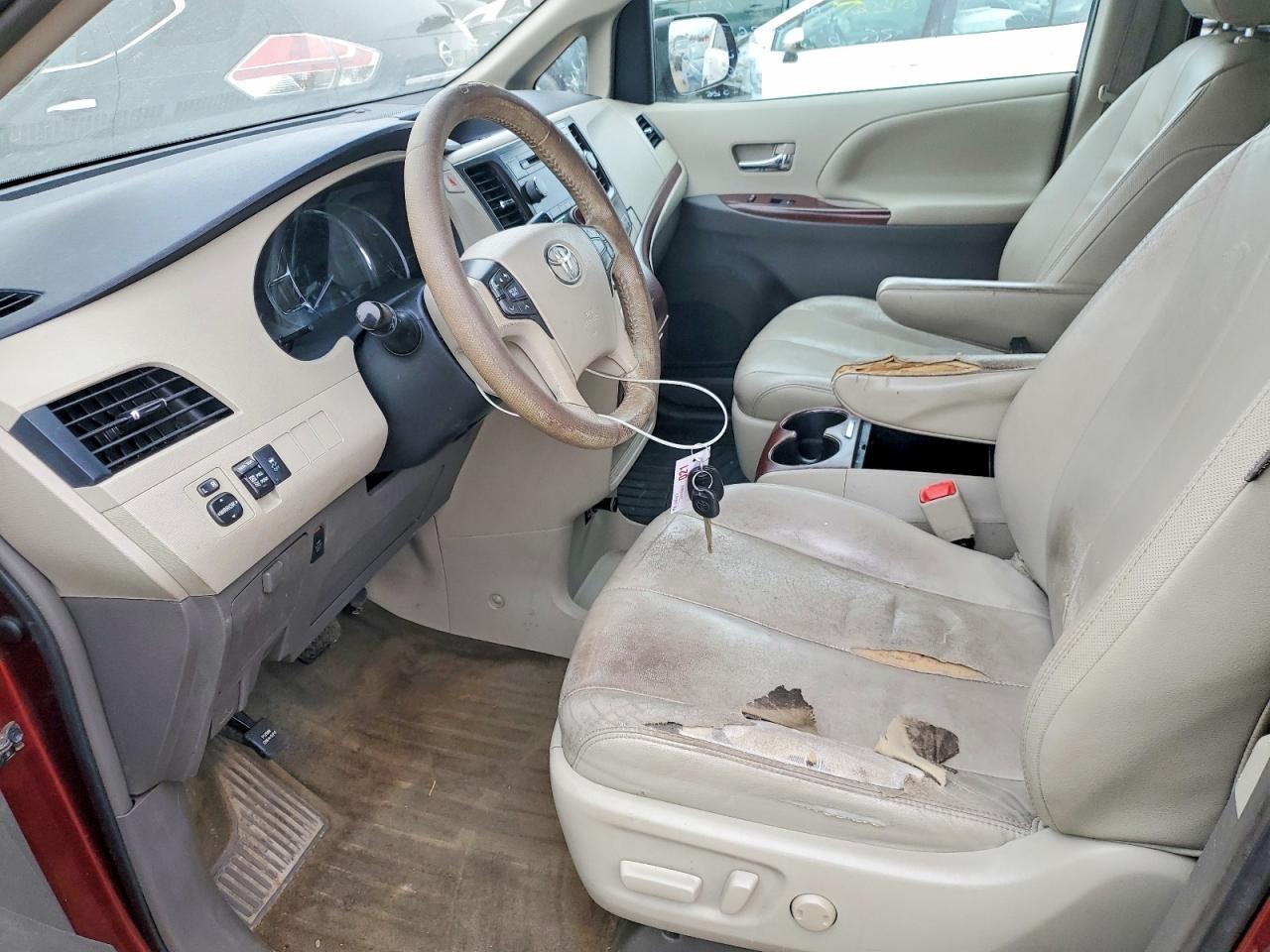 2013 Toyota Sienna - Image 7