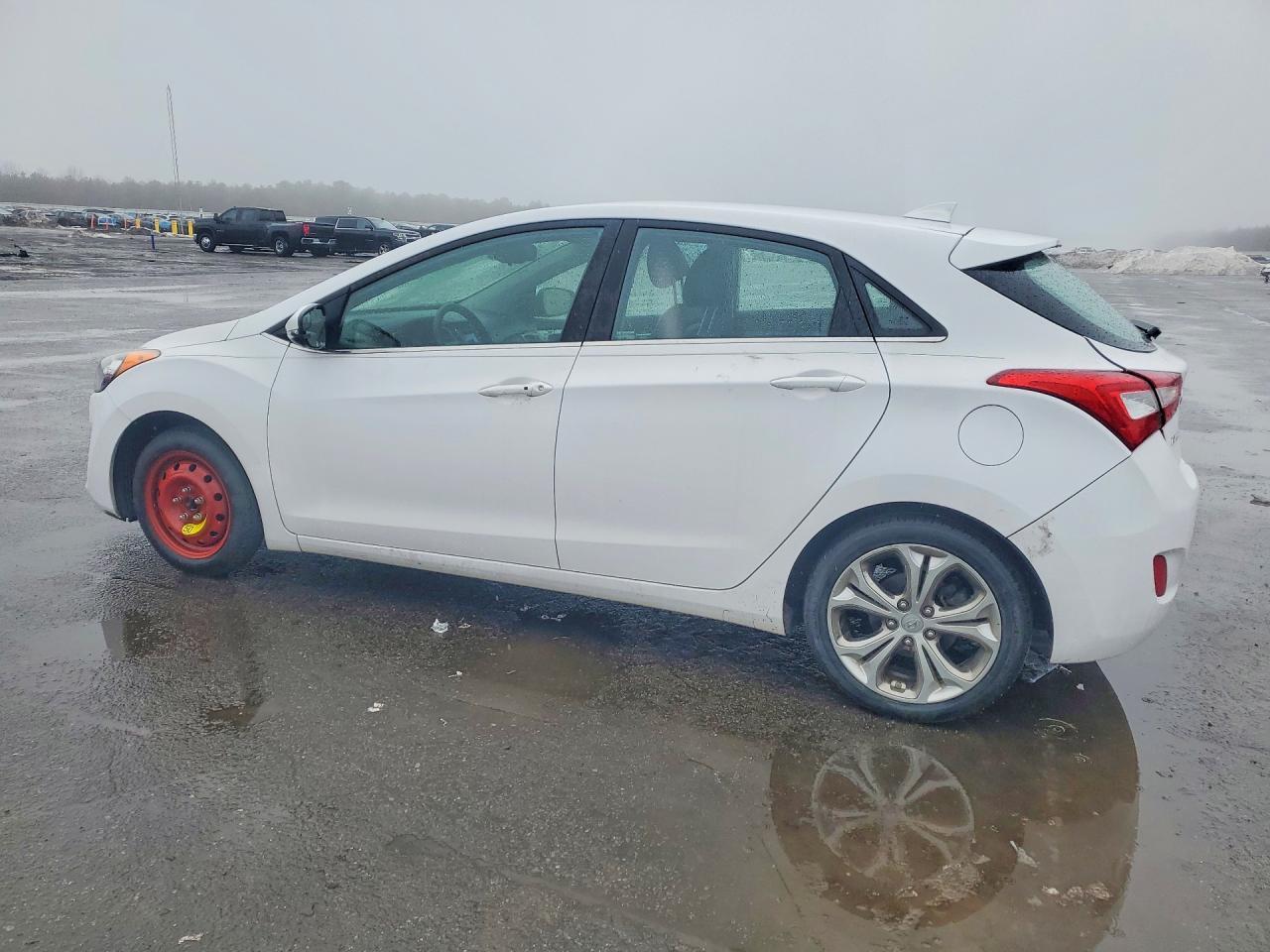 2014 Hyundai Elantra Gt - Image 2