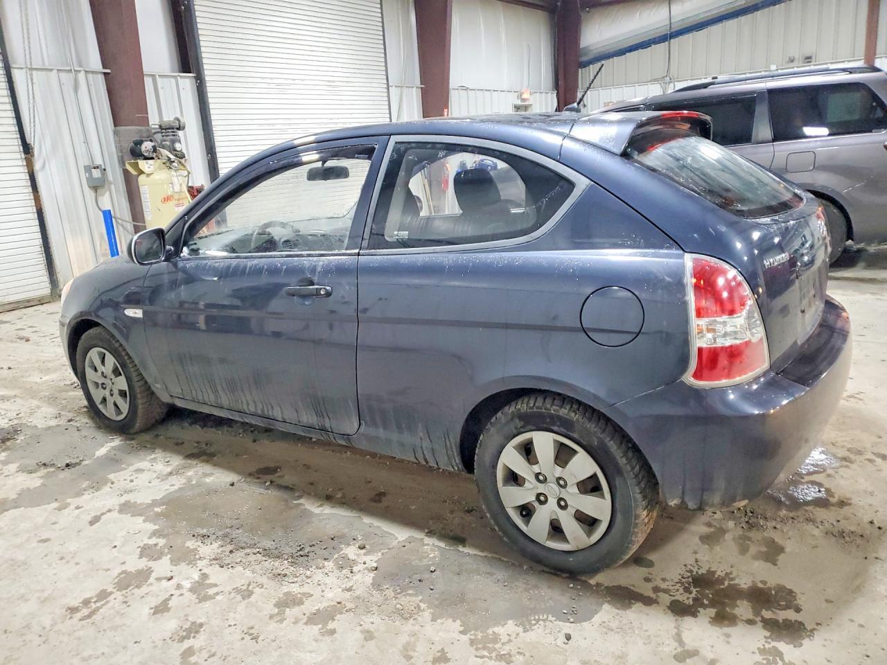 2010 Hyundai Accent Blue - Image 2