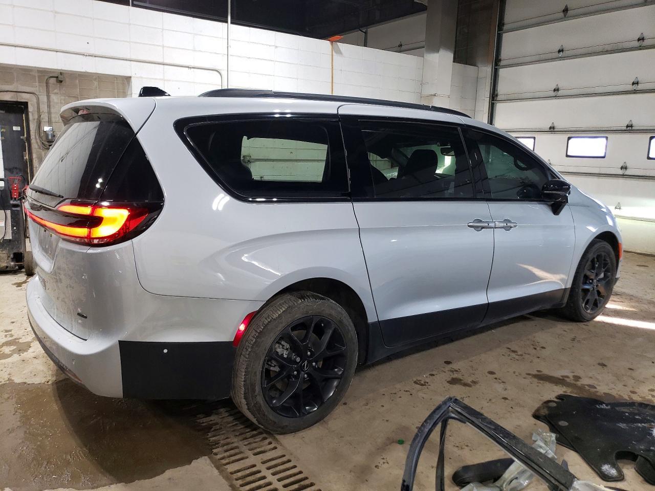 2024 Chrysler Pacifica Touring L - Фото 3