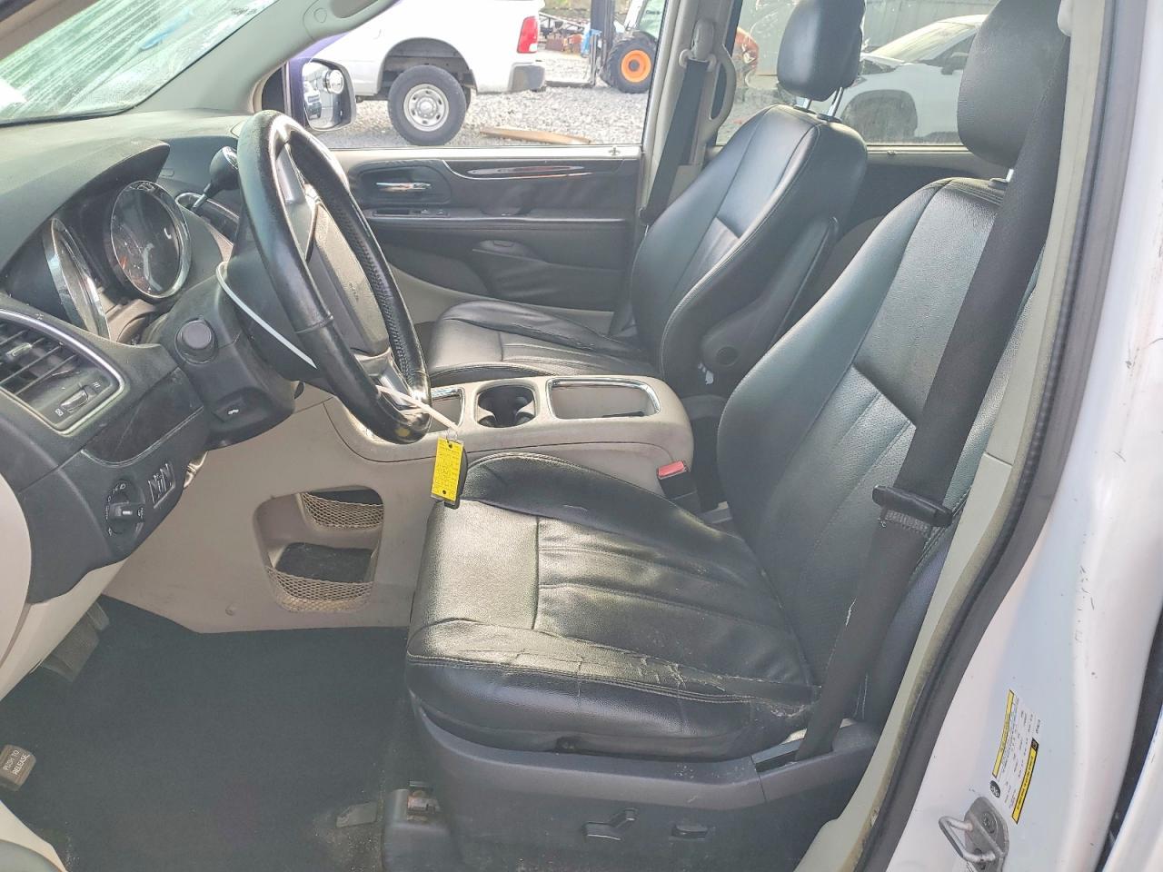 2014 Chrysler Town & Country Touring L - Image 7