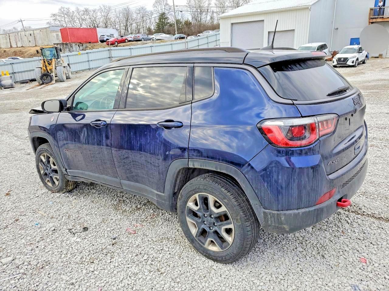 2017 Jeep Compass Trailhawk - Image 2