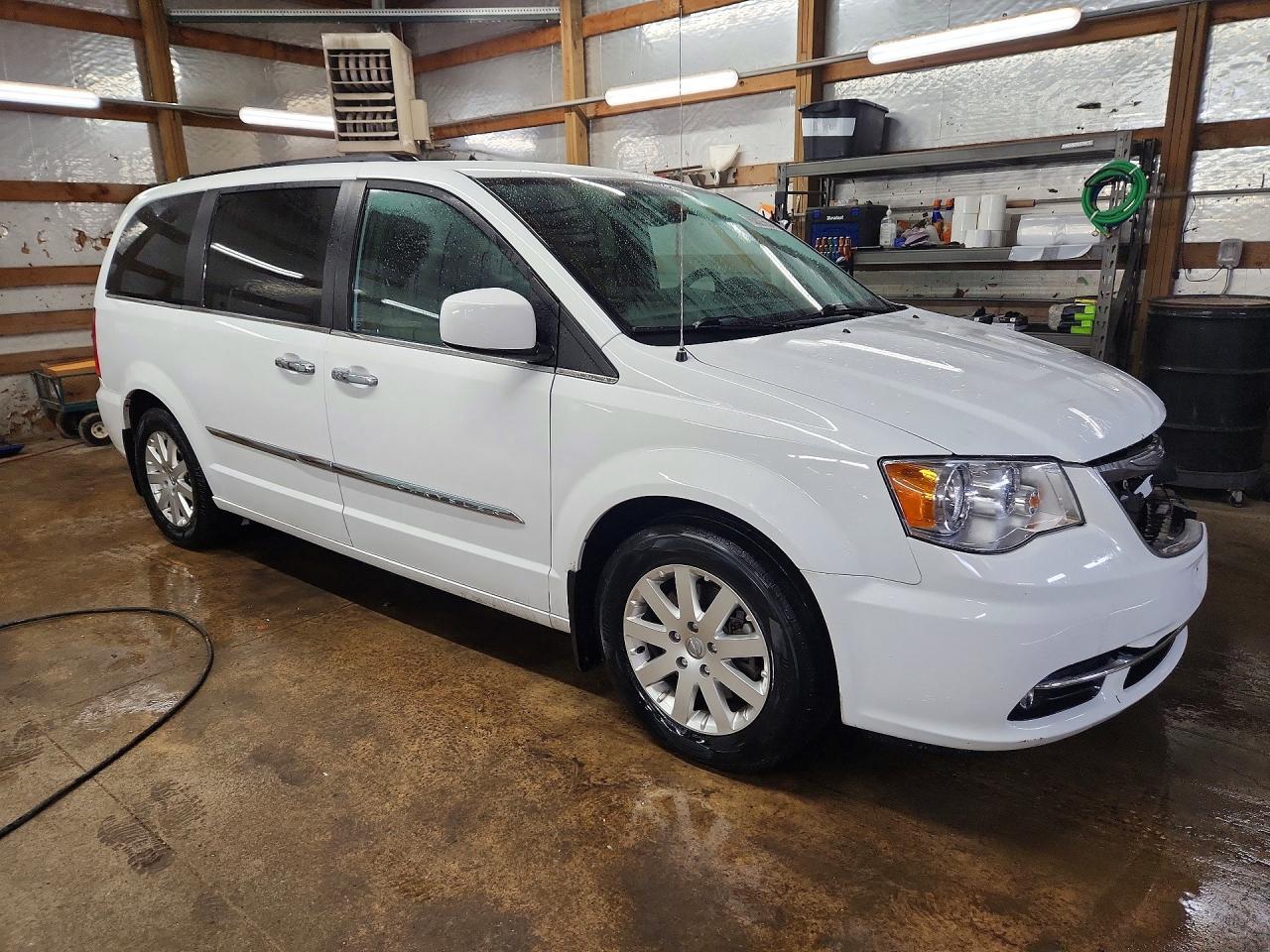 2016 Chrysler Town & Country - Фото 4