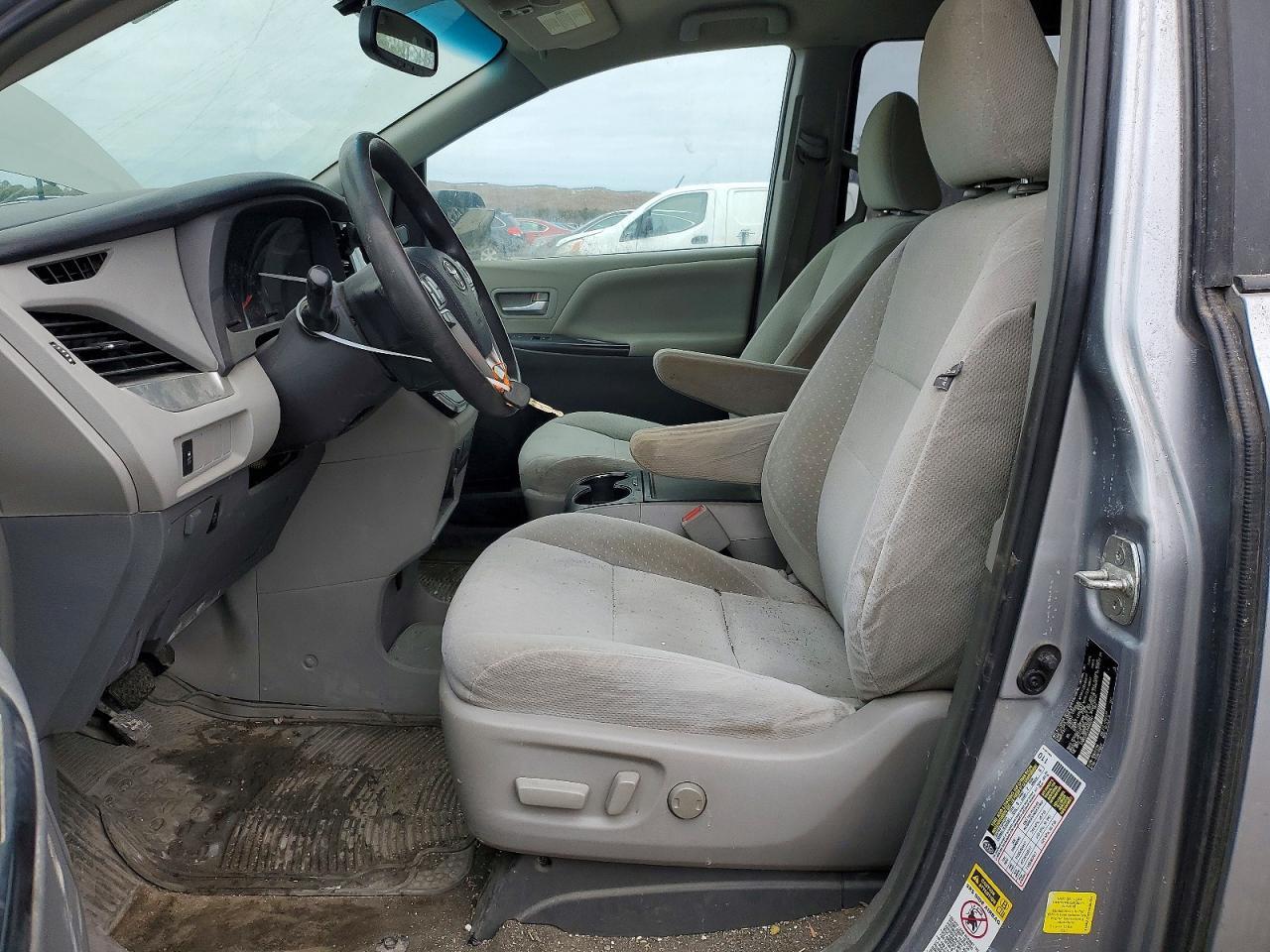 2017 Toyota Sienna Le - Фото 7