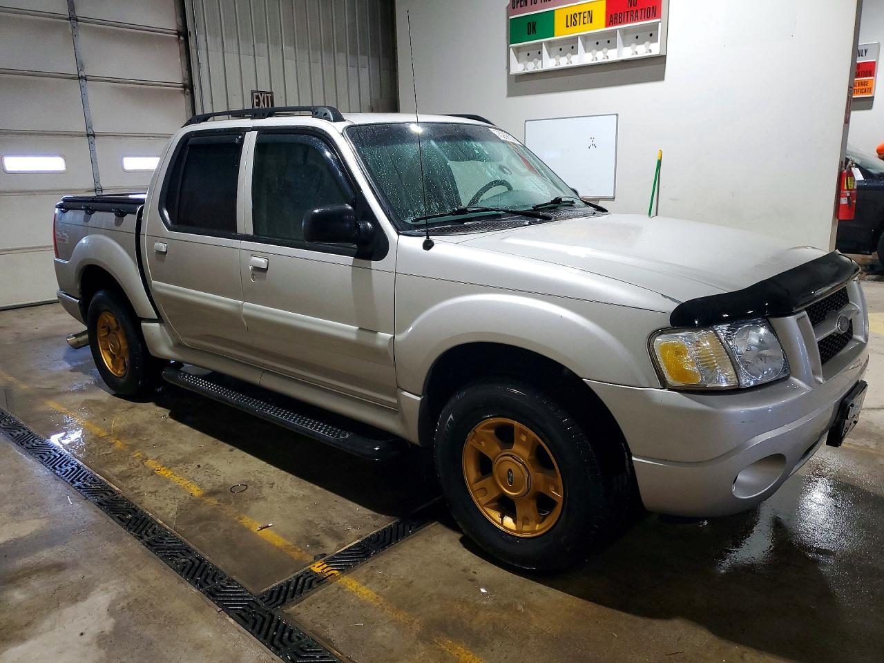 2004 Ford Explorer Sport Trac - Фото 4