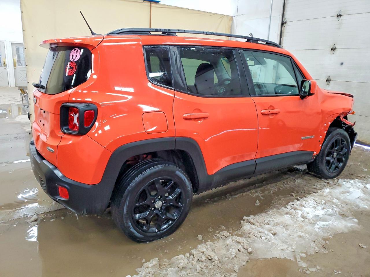 2016 Jeep Renegade Latitude - Image 3