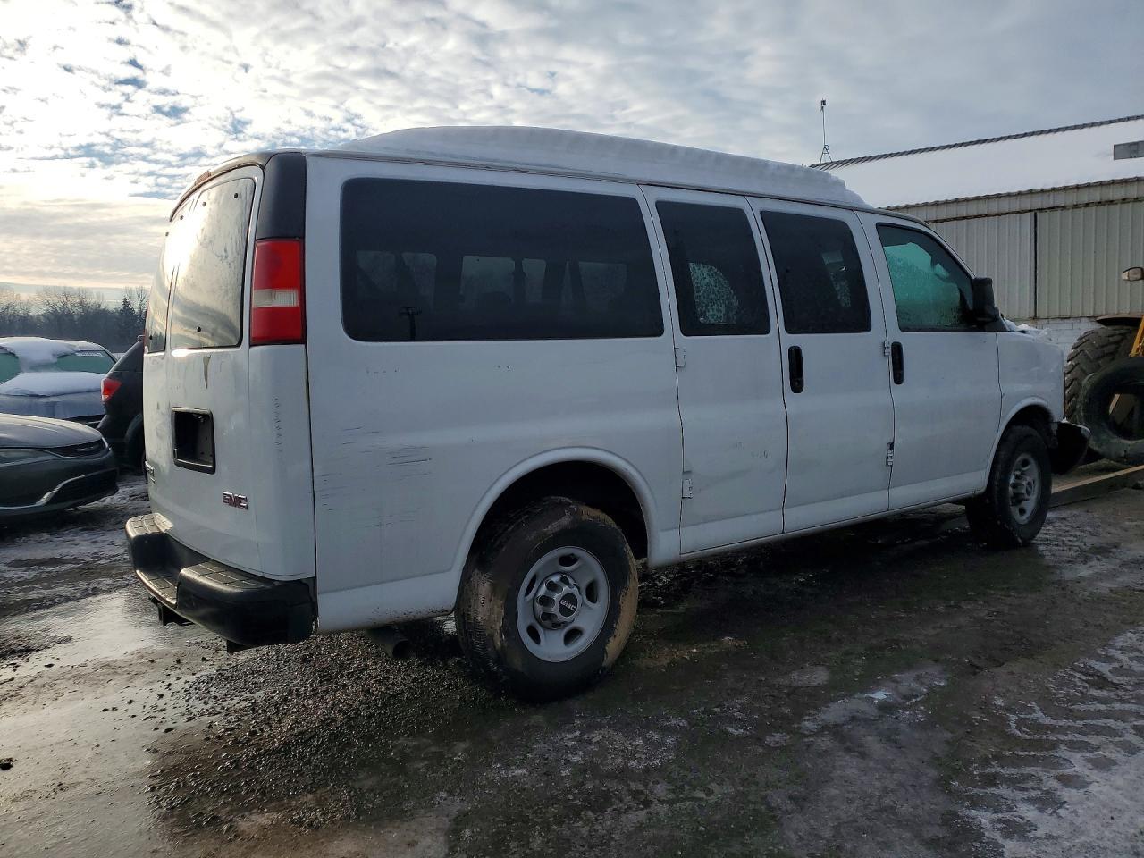 2012 GMC Savana G2500 Ls - Image 3