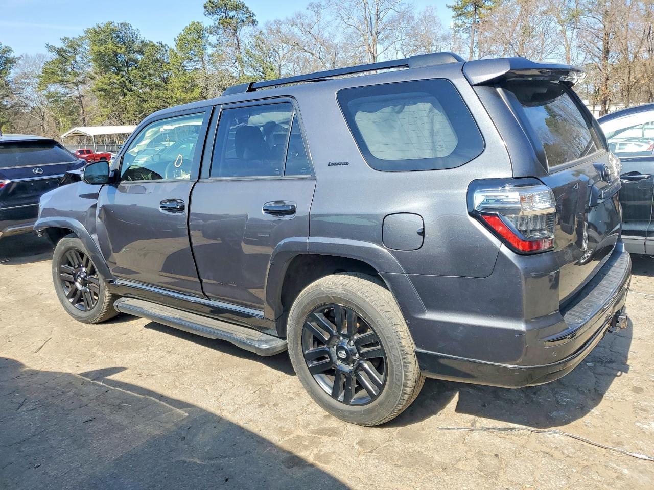 2021 Toyota 4Runner Night Shade - Фото 2