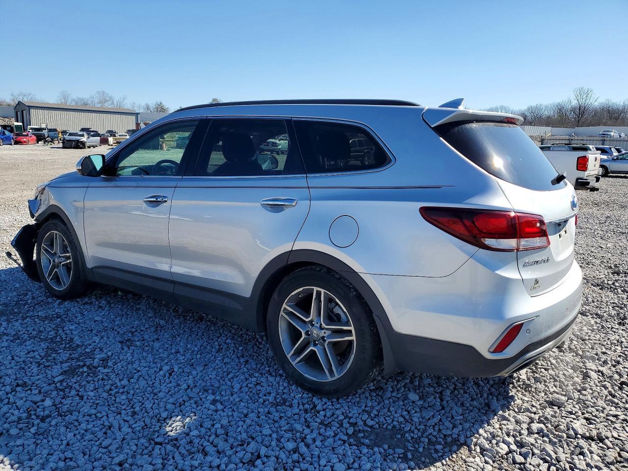 2017 Hyundai Santa Fe Se Ultimate - Image 2
