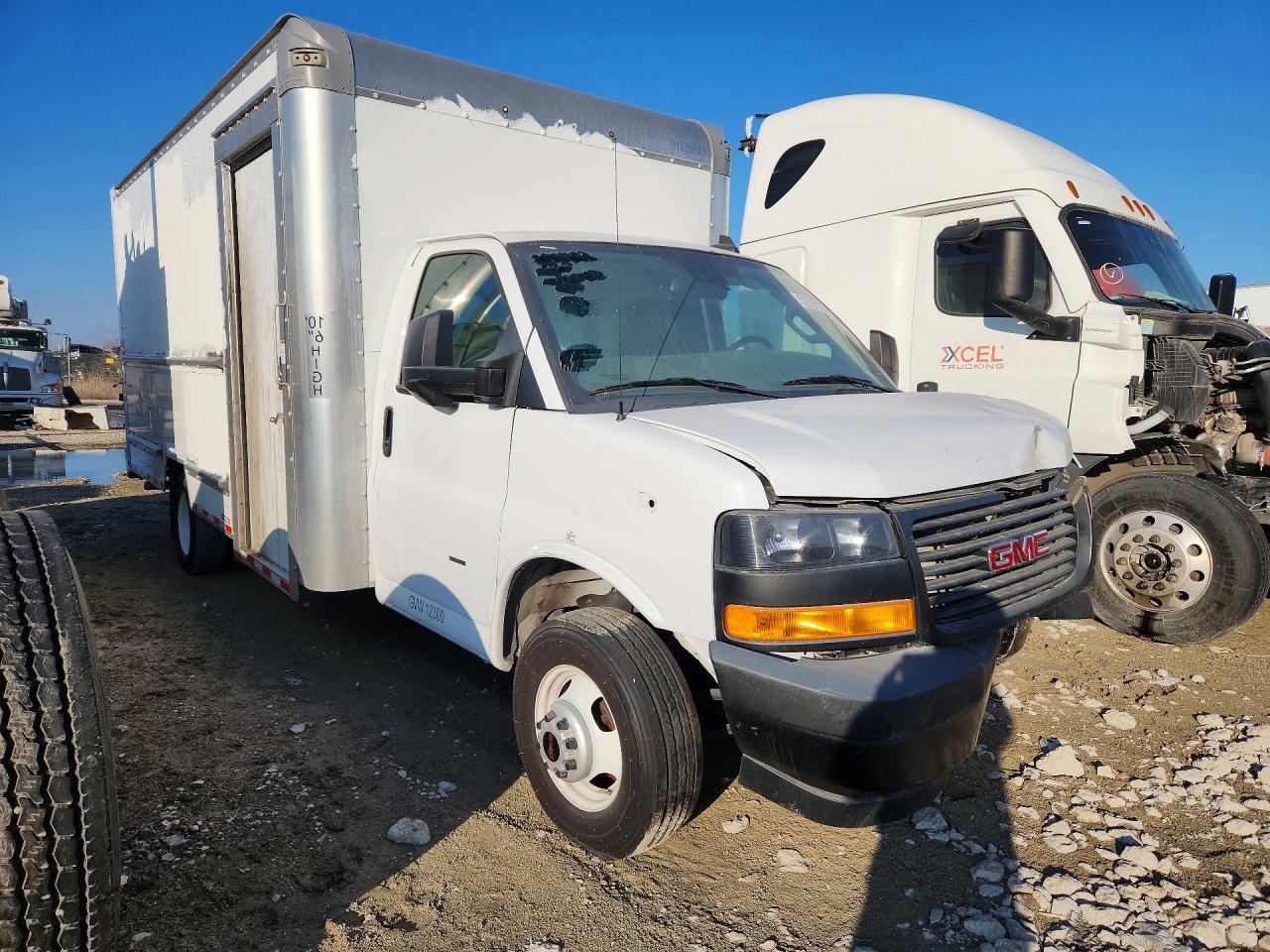 2022 GMC Savana Box Truck - Фото 4