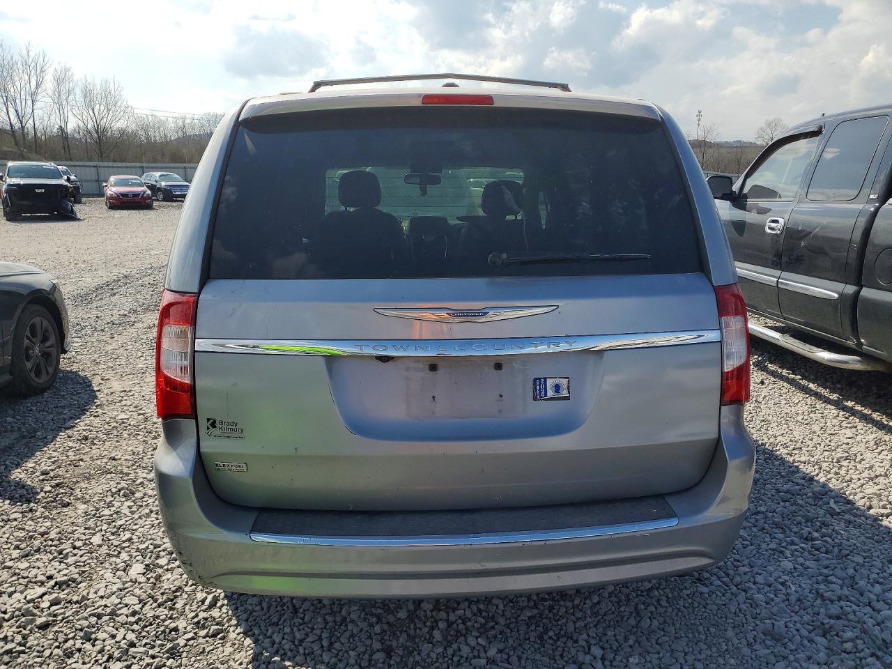 2014 Chrysler Town & Country Touring - Image 6