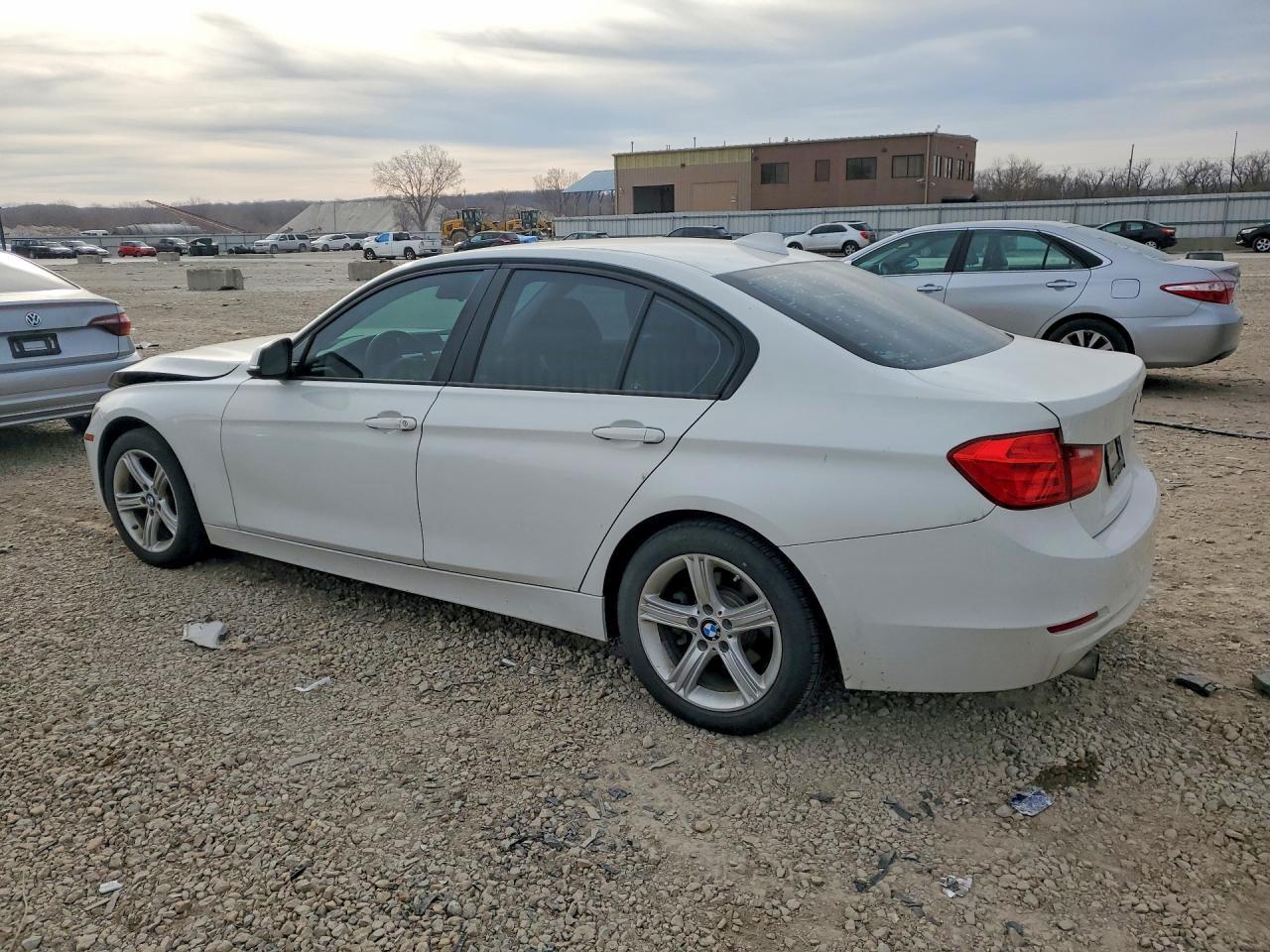 2015 BMW 320 I - Фото 2