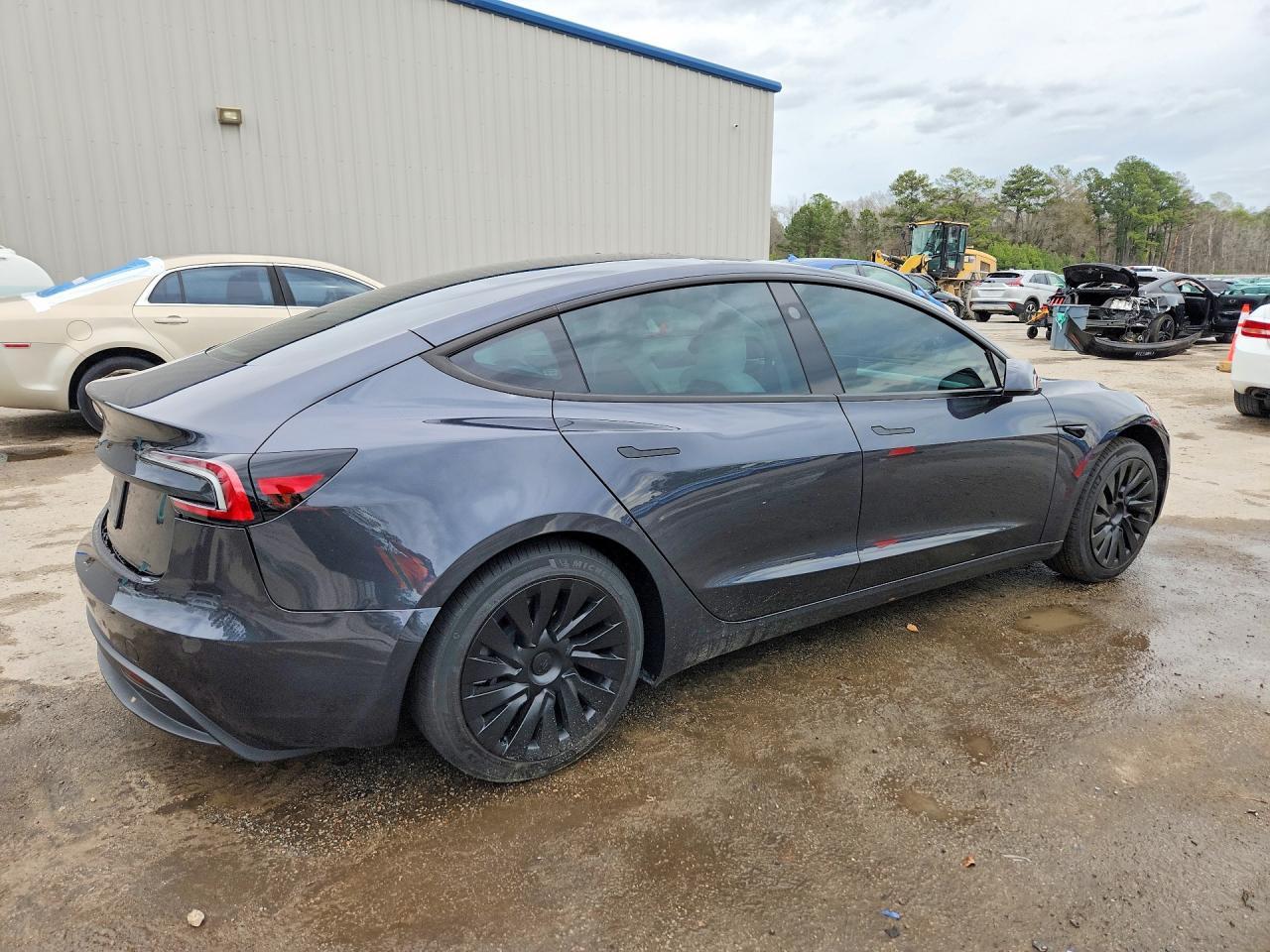 2025 Tesla Model 3 - Image 3