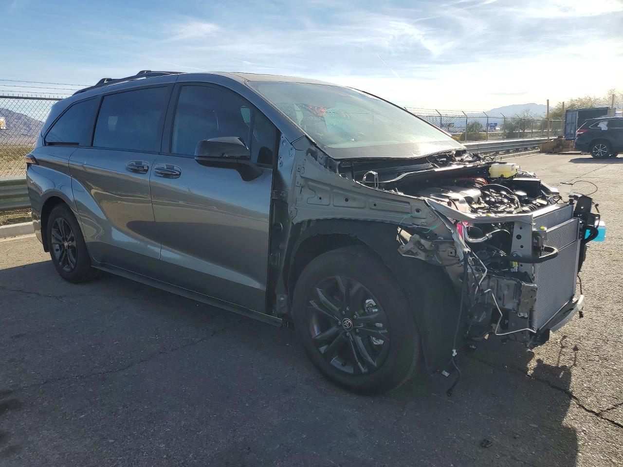 2026 Toyota Sienna Xse - Фото 4